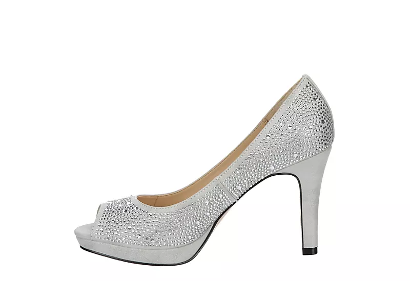 Adrienne Vittadini Womens Gervin Pump - Silver - Image 4